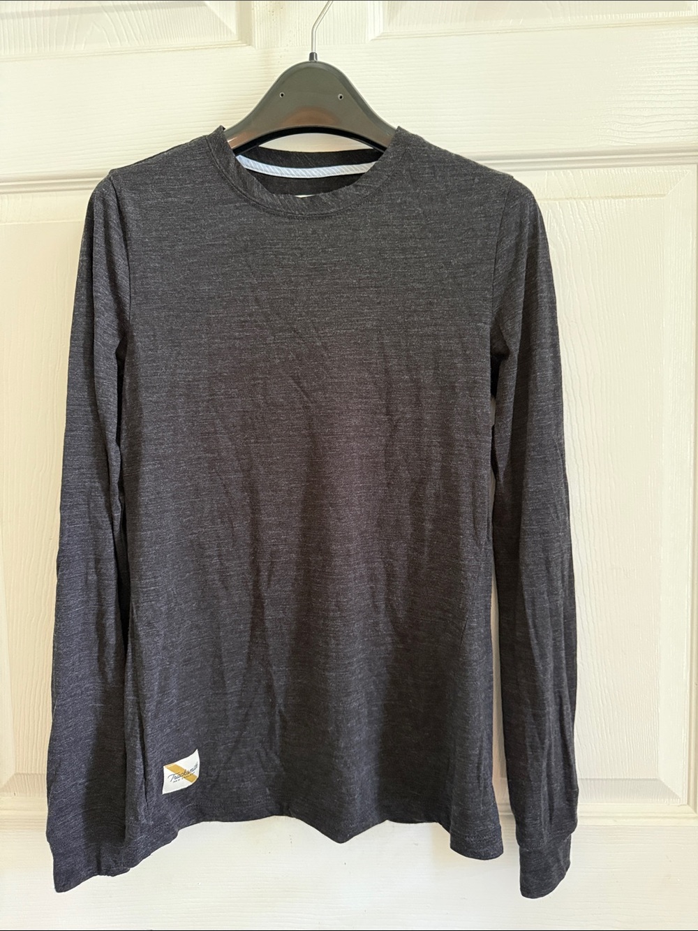 Tracksmith Women’s Long Sleeve Harrier Merino Wool blend LS tee Charcoal Heather